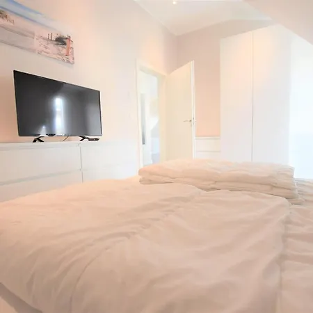 Koenigsberger Allee 40 1og 公寓 格洛米茨